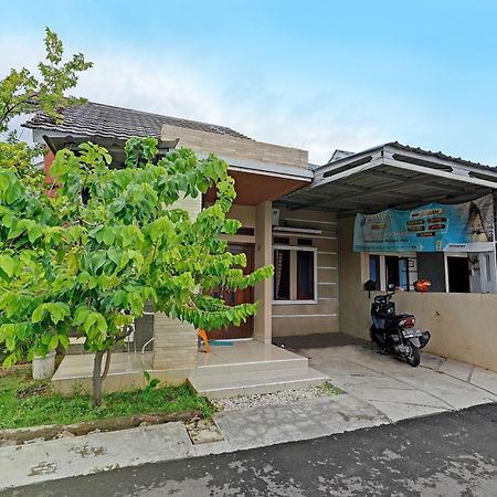 צ'ירבון Oyo 91955 Pondokan Cempaka מראה חיצוני תמונה